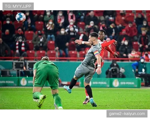 奥格斯堡客场失利遭球迷批评，主帅赛后坦言未料到矛头指向他